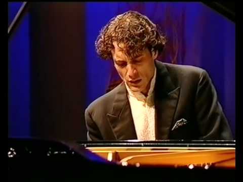 Mauricio Vallina plays Beethoven Piano Concerto no. 3 ( Part 1) cadenza