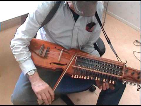 "The drummers of England" Nyckelharpa