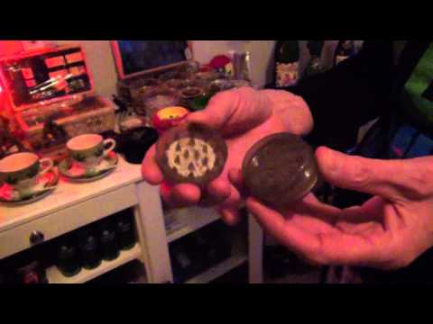 Haagse Sjonnie | Een kijkje in de Cannabis Club