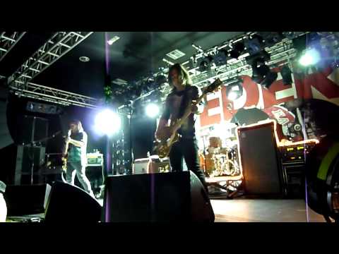 Feeder - Buck Rogers - Front Row of Mandela Hall, Belfast (HD)