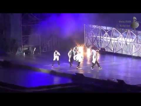 141018 SMTOWN IN Shanghai - EXO Overdose + walking