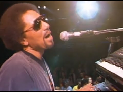 The Neville Brothers - Drift Away - 4/29/1987 - unknown (Official)