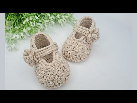Sapatinho Rendado de Crochê Tamanho 9 cm  (1 a 3 meses).