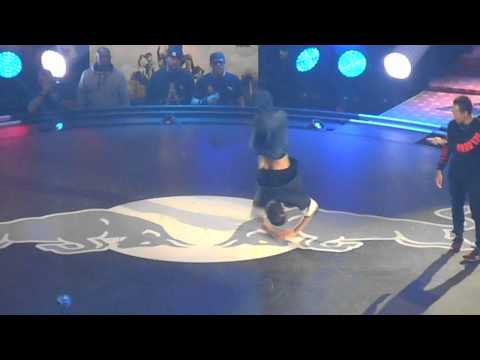 Red Bull Bc One 2014 : Bboy Wing vs Taisuke