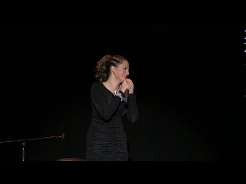 BENALUP-CASAS VIEJAS Nayra Gomar RECITAL MÚSICA VARIADA Vs. 90 minutos de India Martínez