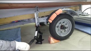 how to adjust trailer bunk with use of jack-screw