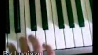 How to play 12D3 (by Gorillaz) on piano