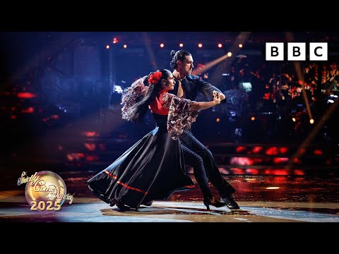 Balvinder Sopal und Julian Caillon machen einen Doppelschritt zu Devil Red von Rodrigo y Gabriela...