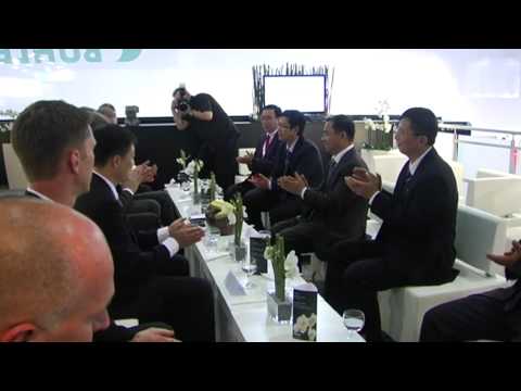 Bühler und Wencan unterzeichnen Vertrag