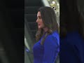 Escalator से नीचे उतरते हुए जब Nargis Fakhri ने किया ऐ