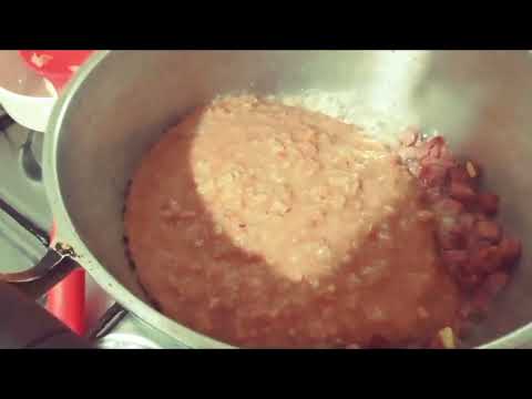 Caldo de pinhão com linguiça calabresa