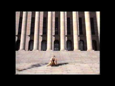 Nukketalo palaa - Olavi Uusivirta