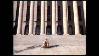 Olavi Uusivirta - Nukketalo palaa