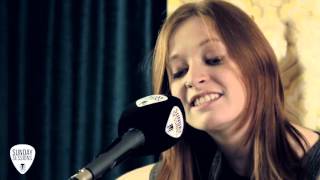 Orla Gartland - Lonely People (Sunday Sessions)