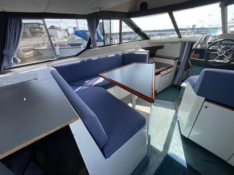 Bayliner 3058 Fly   Inside