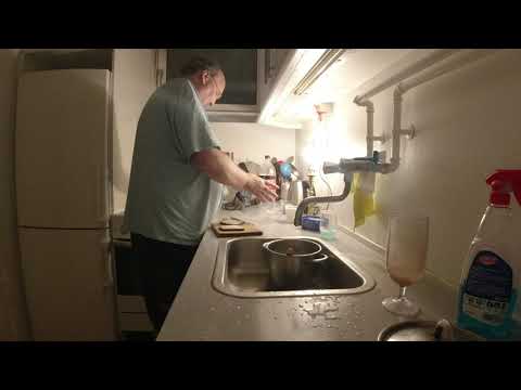 MongoTV_5309 - Min Aftensmad - RUGBRØD Med SPEGEPØLSE Med Italiansk SALAT