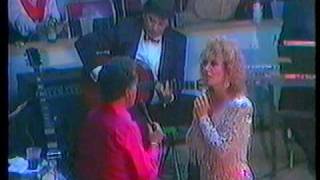 Vikky Carr y Víctor Yturbe -SOMOS NOVIOS-1987.