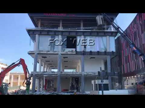 Skandal me shembjen e ndërtesës prej xhami pranë stadiumit, iu rrezikohet jeta disa qytetarëve