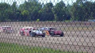 preview picture of video 'Owendale Speedway 4 car dash Modifieds'
