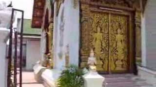 preview picture of video 'Looking around at Wat Dok Kham, Chiang Mai'