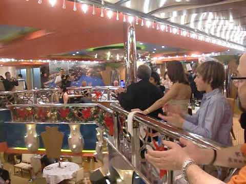 Costa pacifica    2012 Festa Italiana  camerieri