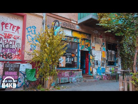 Caminhando em Berlim, edifícios atarracados em Friedrichshain Verão 2020 [4K] Sons reais da cidade ASMR 3D