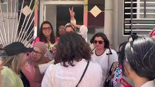 قافلة نسائية تضامنية مع عائلات معتقلي حراك الريف تحطّ الرحال بالحسيمة وامام 