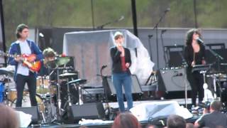 Dirty Projectors - The Socialites (live at the Red Hat Amphitheater)