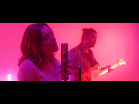 Eleni Baker - Looking For Love (Official Music Video)