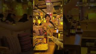 小姐姐在餐馆展示舞蹈_真好看_