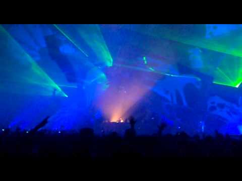 Brennan Heart﻿ feat. Shanokee - Feel U Here LIVE at Qlimax 2009