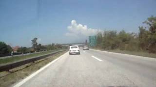 preview picture of video 'Dacia Logan vs. Zastava 101 (180km/h) :) [TT]'