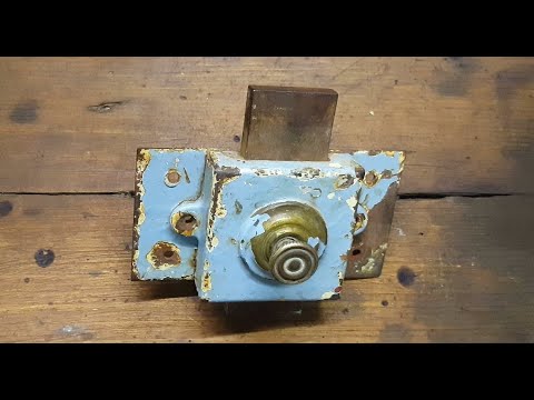 Old Door Lock Restoration and making an other key