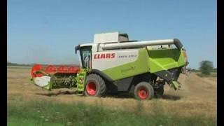 preview picture of video 'Moisson 2007 en Eure et Loir moissonneuses Claas Lexion 560 & 570C'