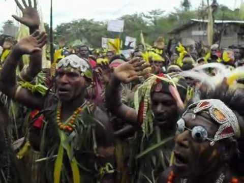 ילידי פפואה גינאה החדשה בשיר לציון