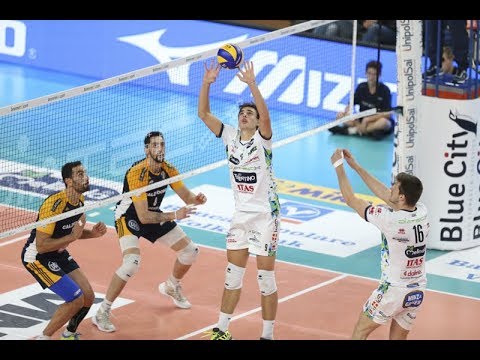 Highlights di Diatec Trentino-Calzedonia Verona 1-3 (6^ giornata di SuperLega)