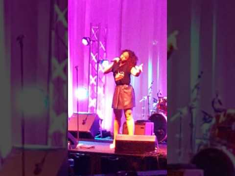 Elle Varner - Only Wanna Give It To You (Live)