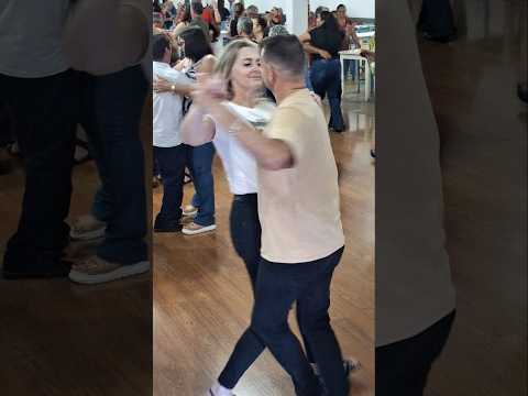 no Valdir Trentin clube do Vovô em Chopinzinho no Paraná.Brasil #shotrs #baile #dancarinos #dança