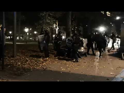 Kongresni trg, Liubliana, Eslovênia 20.10.2021 - Ob koncu protesta proti PCT