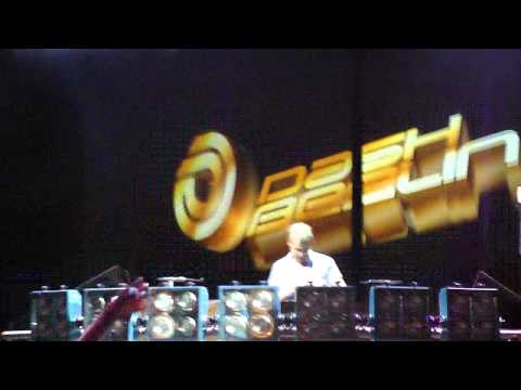 Dash Berlin @ Guatemala 2011 playing On A Good Day Metropolis (Video 17/19)