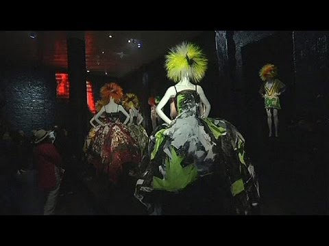 Il Punk in mostra tra strappi couture e spille da balia - lemag