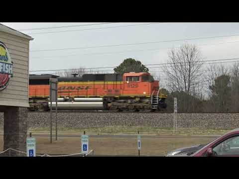 3-4-2022 Railfanning Ron's In Jonesboro BNSF Main Train 1
