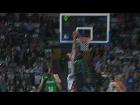 Savané cierra el paso a Rizvic ¡Taponazo!