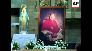 Arroyo pays respects to Cardinal Sin