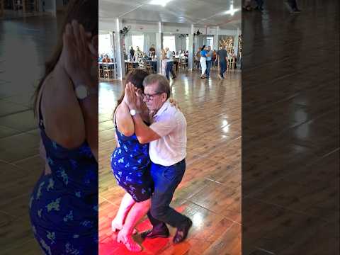 no clube Guarani em Itapejara do Oeste no Paraná.Brasil #shotrs #baile #dancarinos #dança #idosos