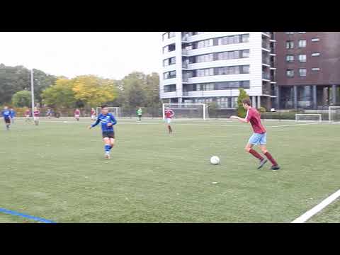 En weer een aanval van het thuisteam, het schot verdwaalt een beetje.