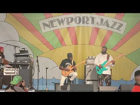 Robert Glasper "Black Radio" - Isaiah Sharkey solo