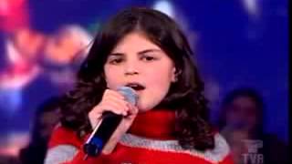 Nikki Yanofsky (Santa Claus Is Coming To Town)