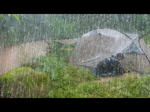 🏕CAMPING IN HEAVY RAIN AND THUNDERSTORM ⛈️A BAD RAINSTORM RESULTING IN FLOODING