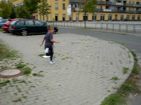 Fremder quatscht Kinder an